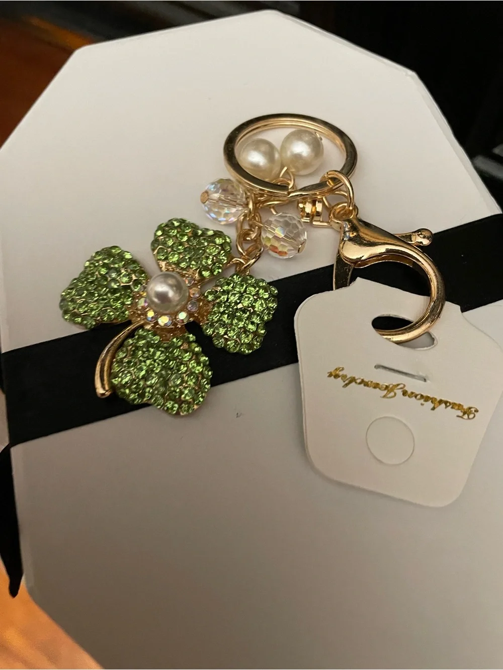 Green Crystal Four-Leaf Clover shamrock ☘️ Keychain with Pearls nwt